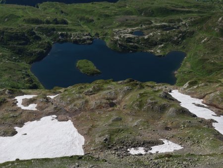 Un regard plongeant dans le Lac de Pormenaz.