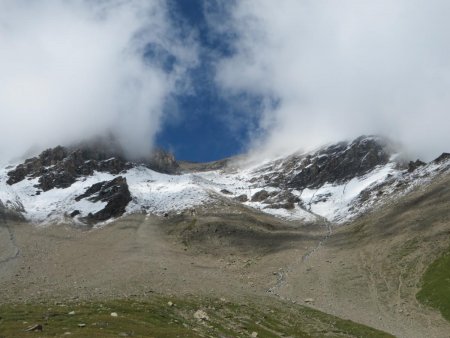 Retour sous le col de Vallonbrun. Ca fond !