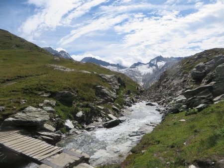 Passage en amont de la cascade du Montet.