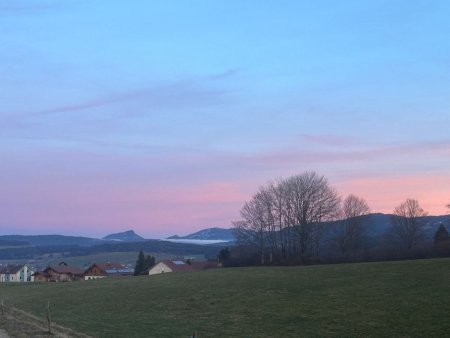 De la Vie de Boujeons, Aiguilles de Baulmes et Suchet dans le rose