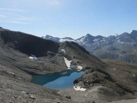 Lac en dessous du col des Barmes de l’Ours