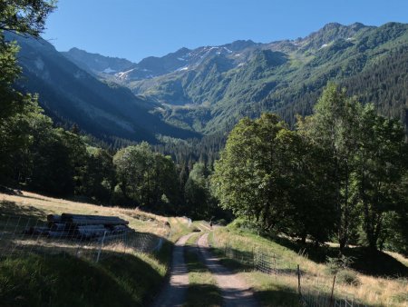 Au départ, face à la Combe de l’Oule.