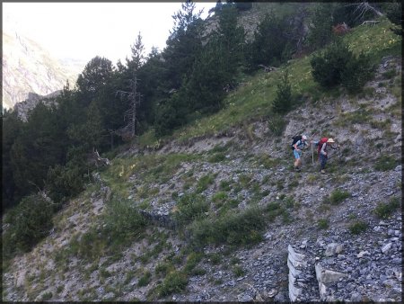 Traversée sur les barrages. Photo Michel.