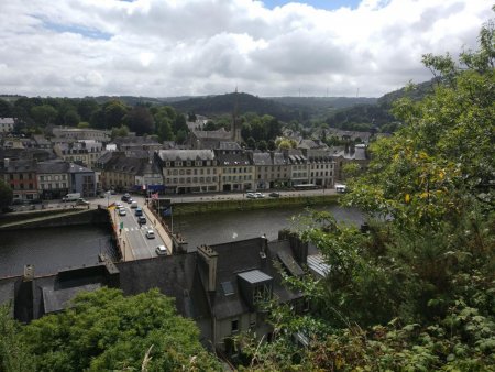 Vue d’ensemble sur la ville depuis le belvédère aménagé.