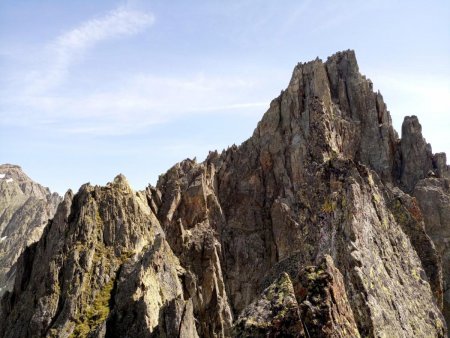 Vue sur le sommet principal depuis le haut de la brèche