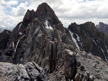 L’Aiguille de Chambeyron depuis le sommet