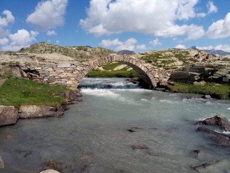 Le Pont Romain vu depuis la rive droite