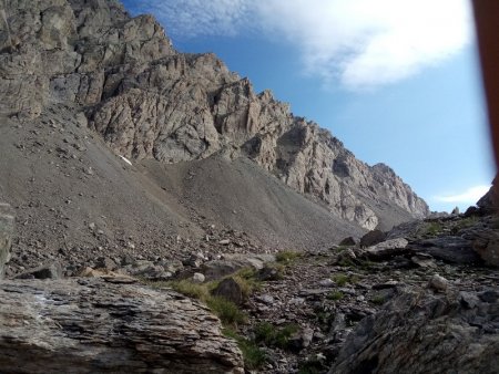 Approche vers le cône d’éboulis du Couloir Gastaldi