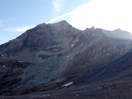 Depuis le col : le versant SW de la Pointe du Santel