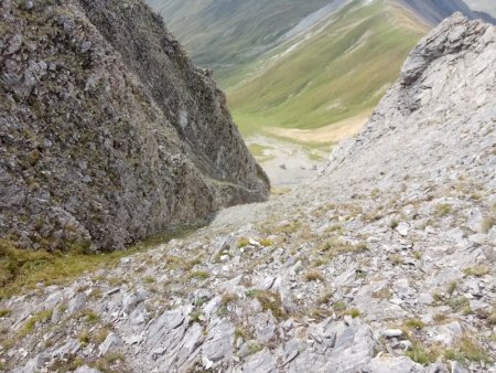 Le raide couloir à descender pour atteindr ele Col des Rochers Rouges