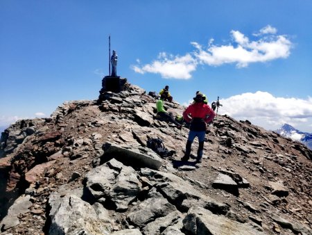 Au niveau du sommet, enfin après une montée très physique dans les rochers !