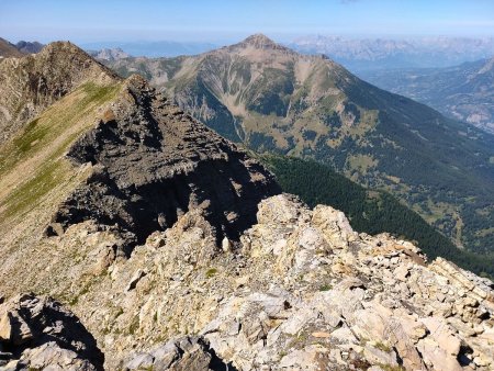 Poursuite de la progression retour sur la crête, la Grande Autane dans l’axe