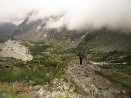 La montée sous les nuages