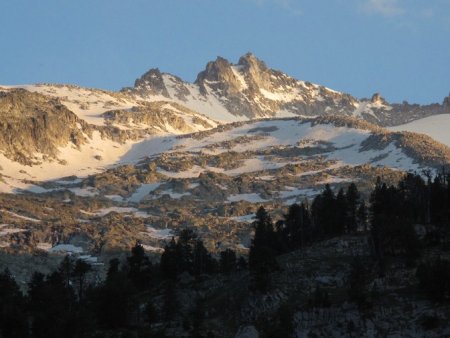 Couleurs du soir sur le Pic de la Maladeta (3308m)