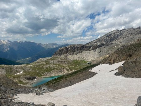 Le Pas de la Couletta, vue sur le Lac Premier et le Refuge du Chambeyron