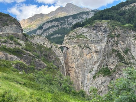 Le Pont du Châtelet, vu de la D25, en contrebas, zoomé