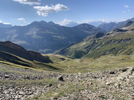 Au-dessus des alpages verdoyants de la vallée des Glaciers