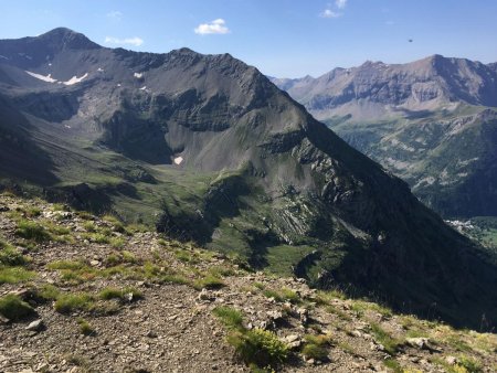 Le sommet du Tuba à gauche