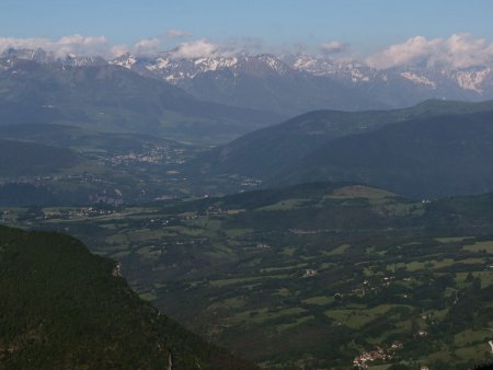 Au dessus des vallons verdoyants...