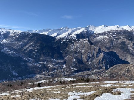 Vue plongeante vers la vallée