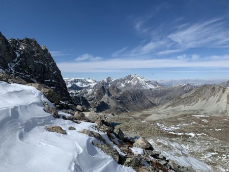 Vers le Vallon de Mary et les Lacs de Roure.