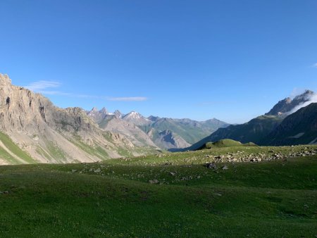 La Grande Chible au fond à droite