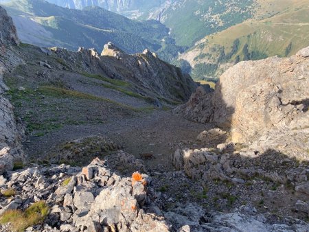 Puis il retourne finalement à l’ombre