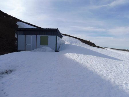 Après cette cabane (au collet entre le Pellusagagne et le Txardéka), les pentes amont nous permettent d’accéder au sommet.