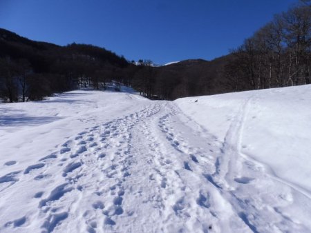 On remonte un peu côté sud-est ,puis on virera à droite.