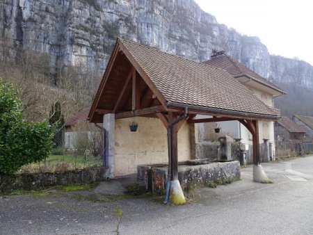 Sous la falaise