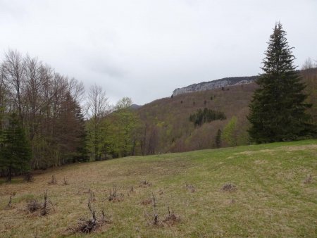 Au loin, le mont Outheran