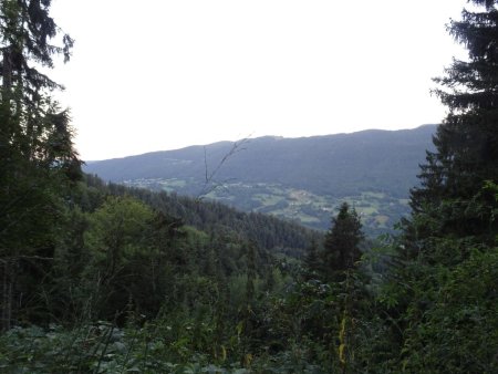 Au loin, le Col de Leschaux