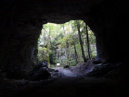 Grotte vers la voie sarde