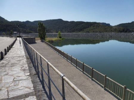 Et son aménagement. Ici vue sur le barrage.