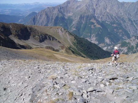 Regard sur la descente pour récupérer le Vallon de Rif Meyol. Beauregard.