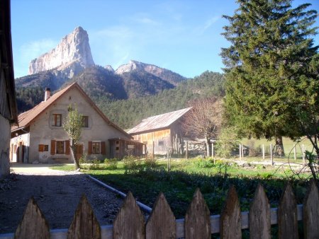 Dans le hameau de Trézanne