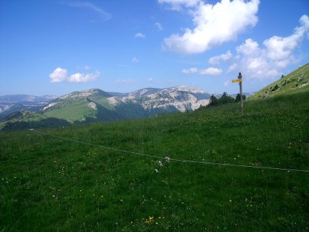 Col de Menée Beaupuy Crête de la Grande Leirie et Montagnette, la Montagne du Glandasse en fond.