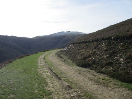 Arrivée à la crête d’Eluzgaina où on quittera la piste.