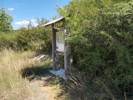 Un panneau informatif du PR (au pied de l’église).