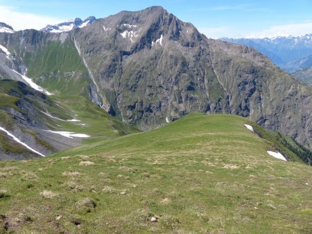 Descente sur le vallon de Chapeau Roux.