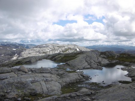 J2 - Au sommet du massif sans nom.