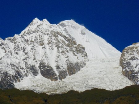 Le Dhaulagiri et son immense chute de glace