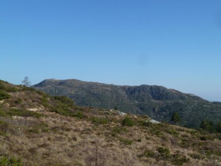 En s’élevent vers Høgstefjellet, vue sur Veten.