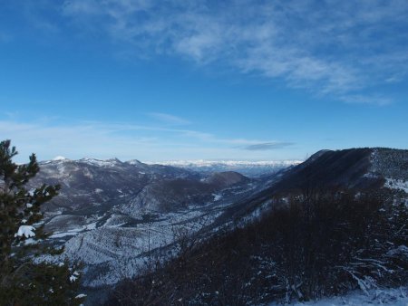 la vallée du Jabron avec la crête des Serres 