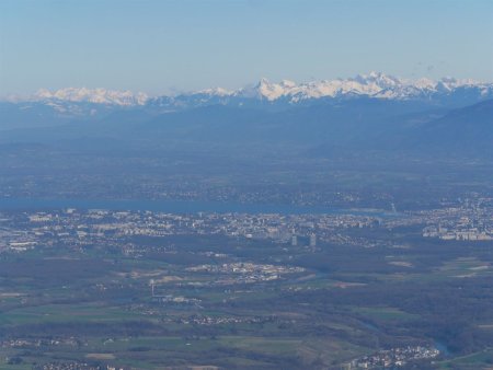 Genève, le lac Léman (on voit même le jet d’eau), les Préalpes fribourgeoises