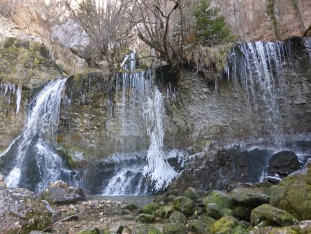 la cascade commence à figer par endroit