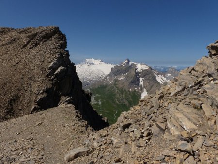 Vue sur la pleine Morte à la descente depuis l’Arpelistock 