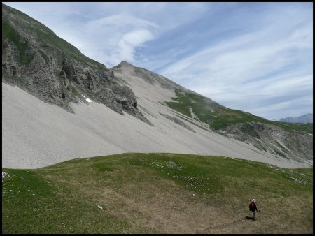 Il faut rejoindre l’arête de la Plate des Serres.