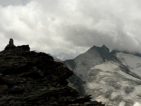 Le sommet et l’Aiguille de la Petite Sassière