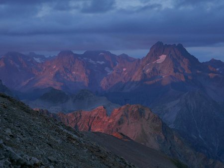 Sur la crête de la Pointe des Moutières : coup de pinceau sur le Sirac